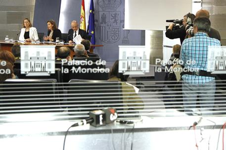 17/04/2015. Consejo de Ministros: Sáenz de Santamaría, Pastor y Montoro. La vicepresidenta del Gobierno, ministra de la Presidencia y portav...
